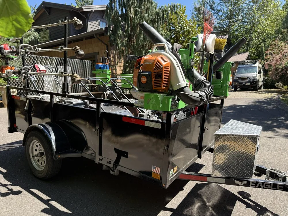 Reliable lawn mowing service experts serving Gladstone, OR - PDX Outdoor Living Landscape