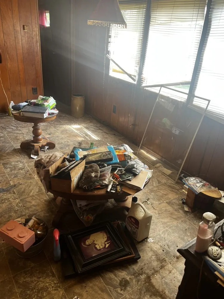 Custom yard cleanup service experts serving Bowling Green, KY - Peace Of Mind