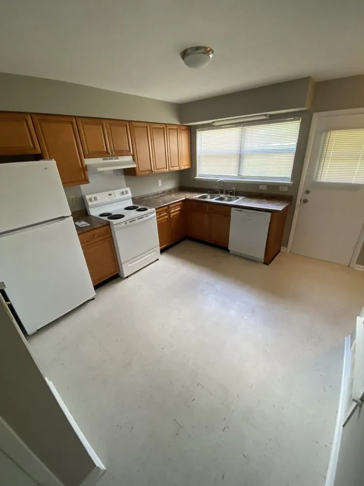 Affordable yard maintenance for beautiful yards in Hinesville, GA by Peach State Yard & Home services