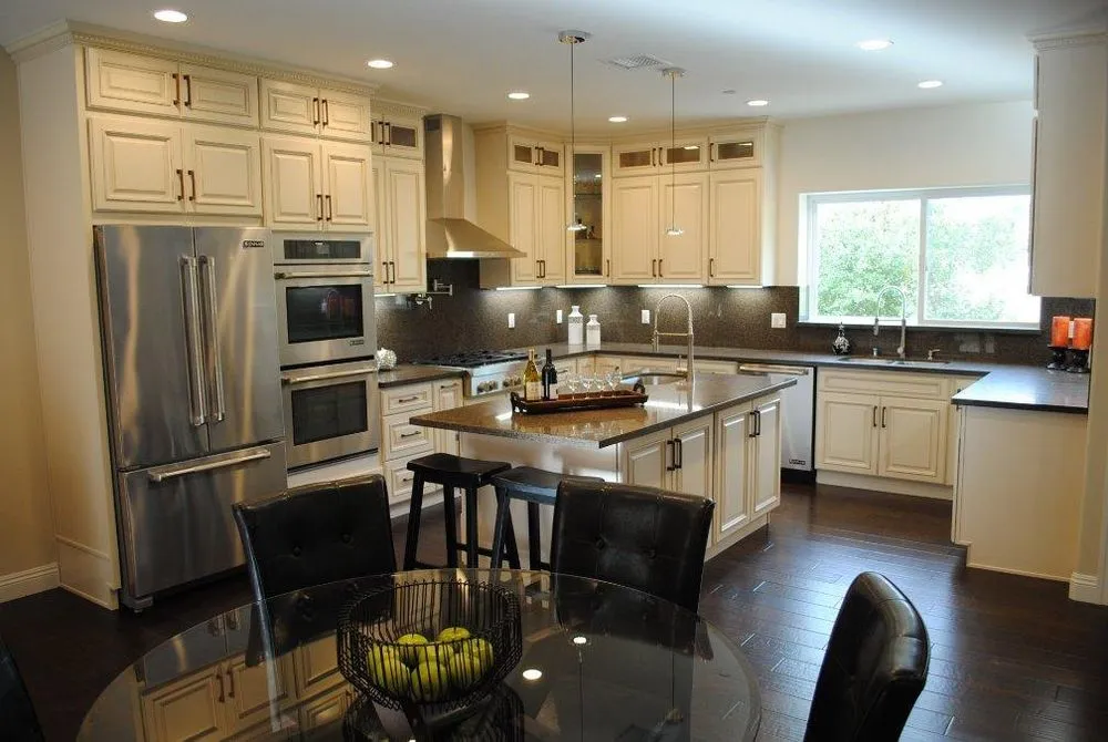 Top-rated lawn care service for residential properties in Agoura Hills, CA by Peachy Builders