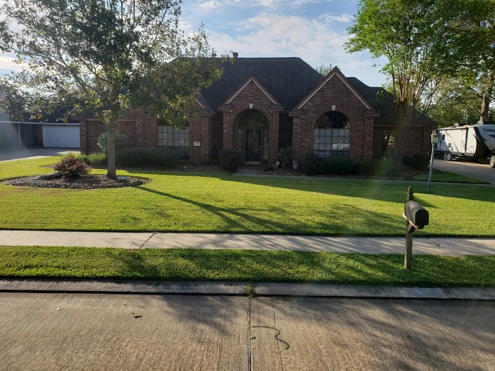 Expert residential landscaping for outdoor upgrades in Lake Jackson, TX by Peachy Clean