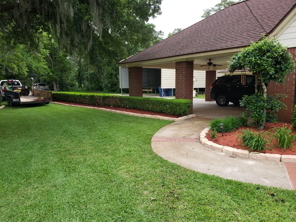 Trusted outdoor landscaping for year-round maintenance in Lake Jackson, TX by Peachy Clean