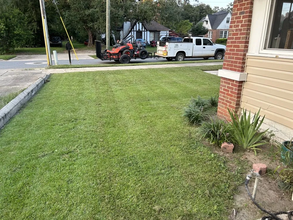 Top-rated yard maintenance experts serving Cottondale, FL - Peacock’s Lawn & Maintenance