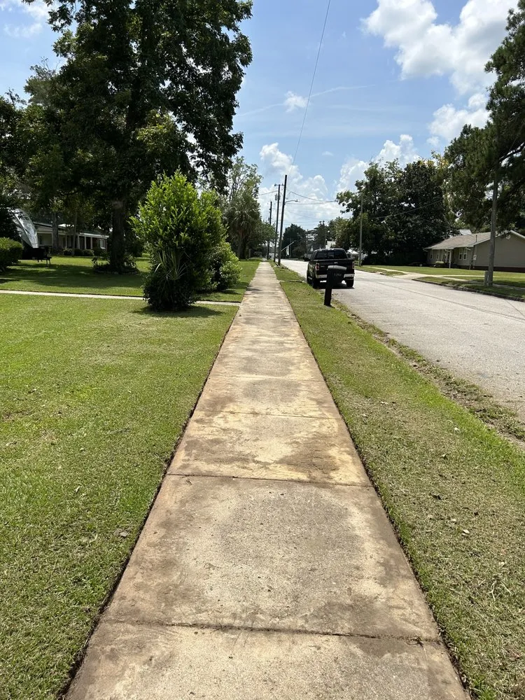 Affordable yard cleanup service in Cottondale, FL - Peacock’s Lawn & Maintenance