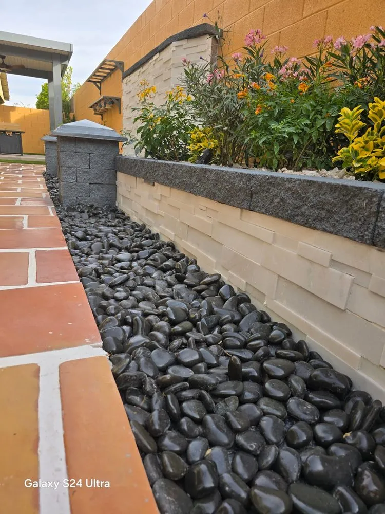 Professional garden landscaping experts serving Las Vegas, NV - Peak Services