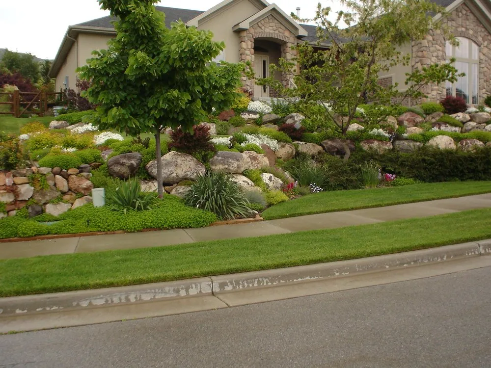 Top-rated yard cleanup service in Draper, UT by Pebble Creek Design