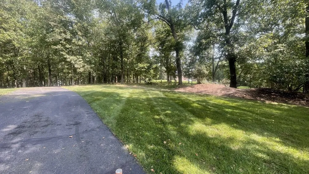 Professional lawn mowing service in Nixa, MO - Pebble Creek Mowing