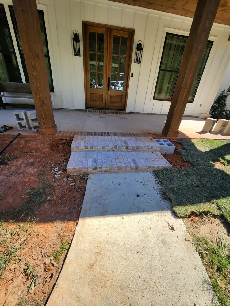 Expert lawn care service near you in Magnolia, AR by Pecas Landscape & concrete