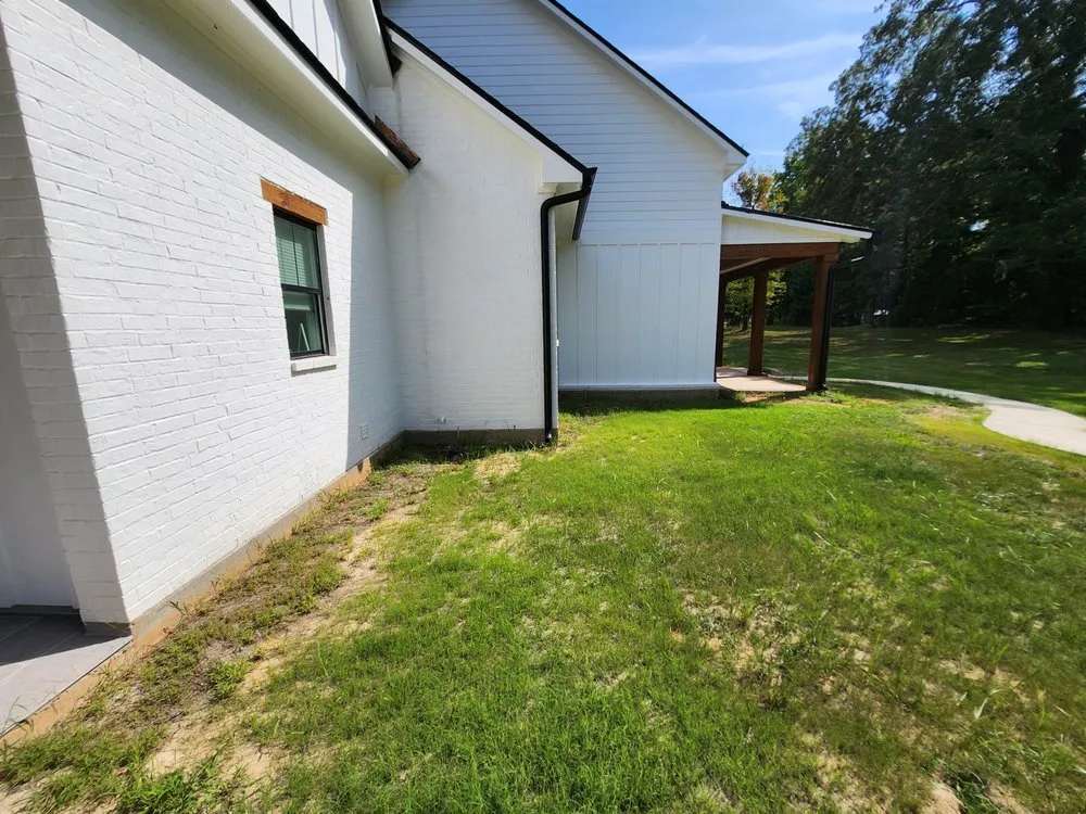 Custom lawn mowing service experts serving Magnolia, AR - Pecas Landscape & concrete