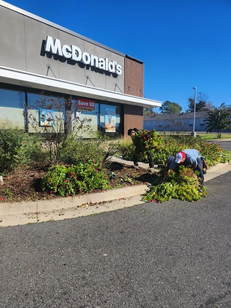 Professional landscape installation for beautiful yards in Magnolia, AR by Pecas Landscape & concrete