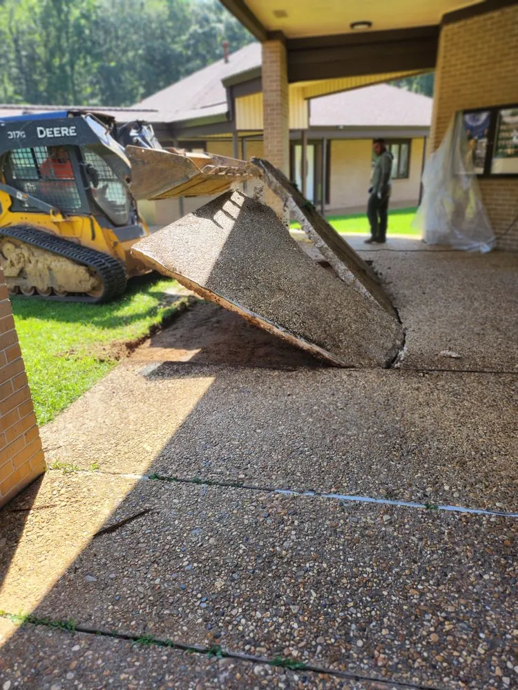 Professional lawn care service in Magnolia, AR - Pecas Landscape & concrete