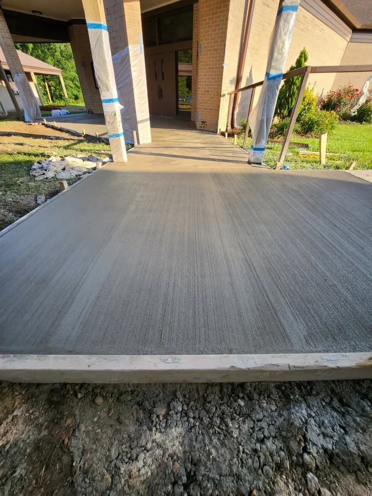 Top-rated yard cleanup service for homes across Magnolia, AR - Pecas Landscape & concrete