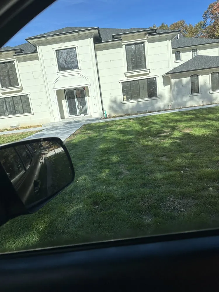 Top-rated lawn care service in Hicksville, NY by Pedro Escobar Landscaping