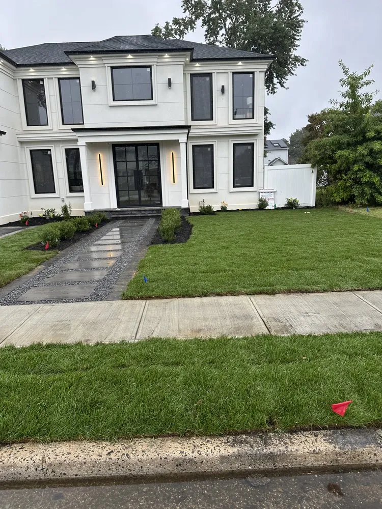 Custom yard cleanup service in Hicksville, NY - Pedro Escobar Landscaping