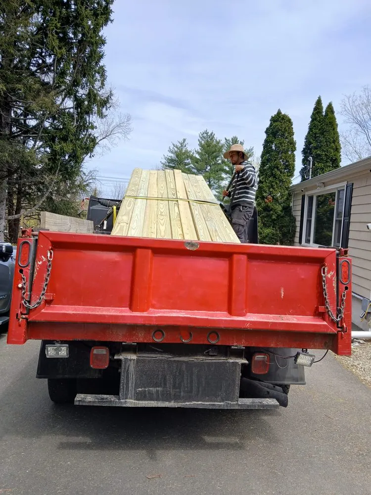 Professional yard cleanup service for beautiful yards in Stamford, CT by Pedro M Service