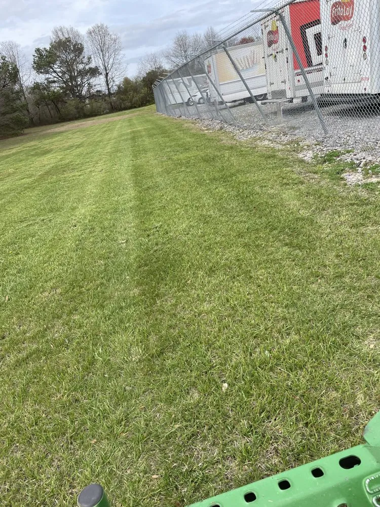 Custom yard maintenance experts serving Fort Payne, AL - Pedro’s Lawn & Landscape