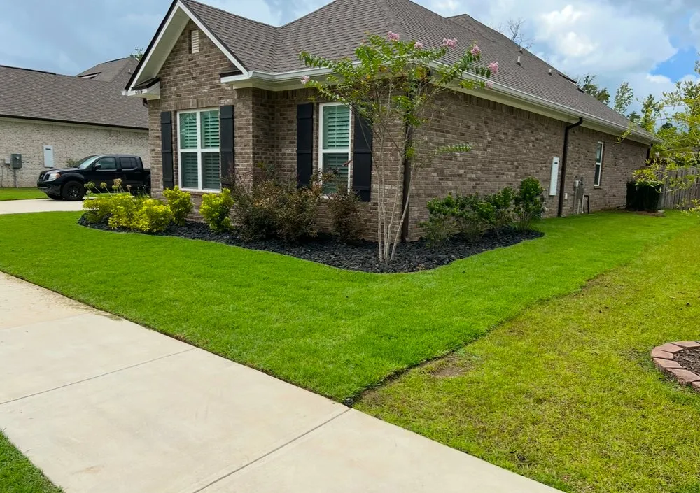 Reliable lawn care service experts serving Cantonment, FL - Pelican Lawn
