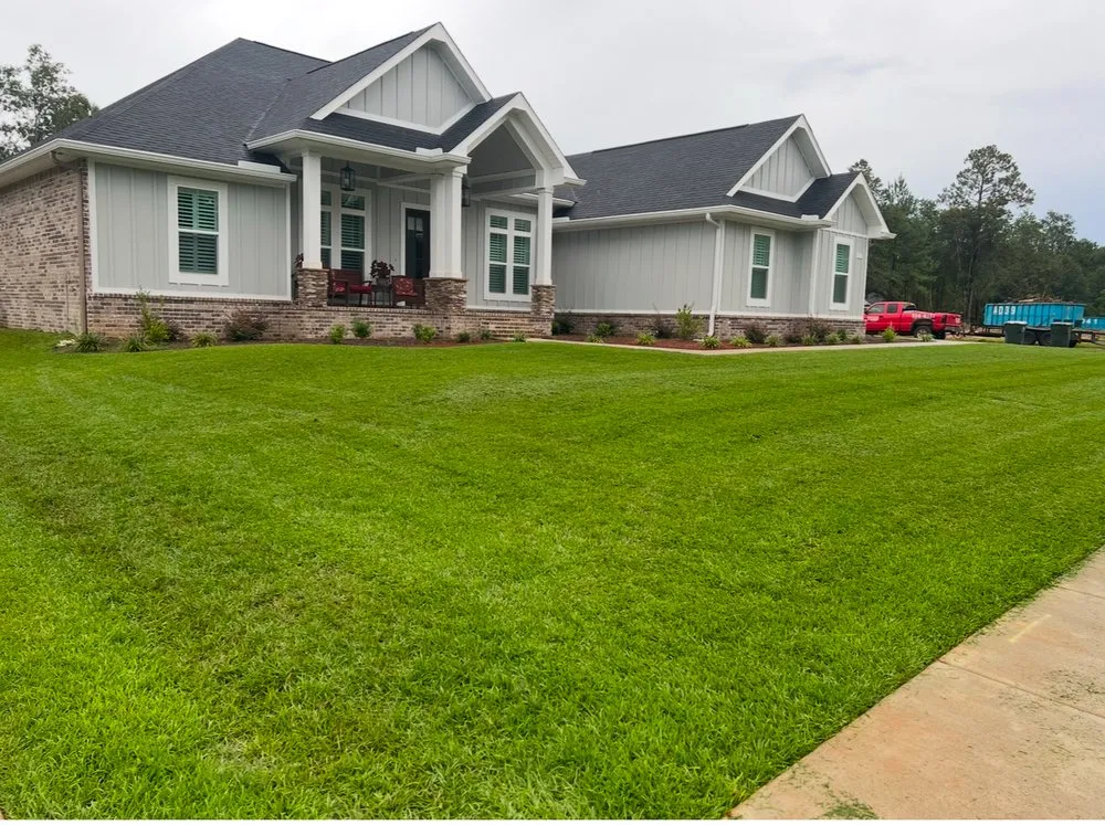 Professional yard maintenance experts serving Cantonment, FL - Pelican Lawn