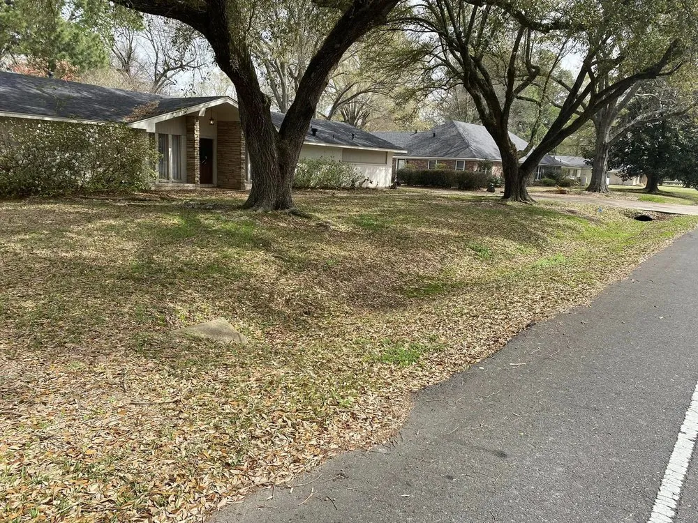 Custom landscaping services in West Monroe, LA by Pellegrin Lawn Care