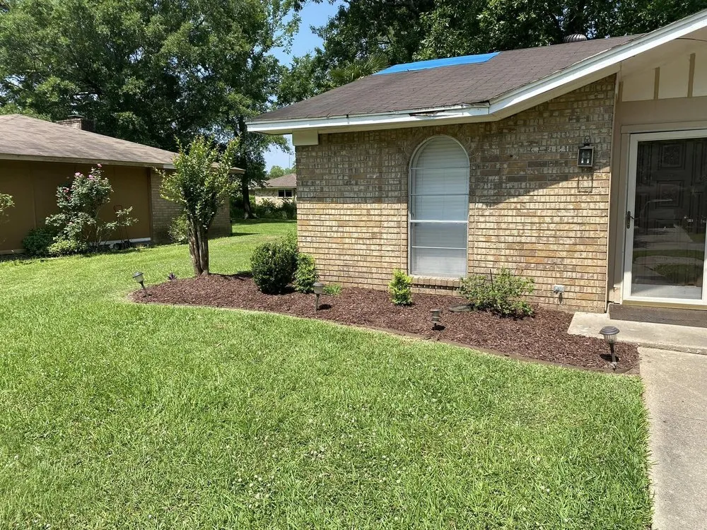 Professional garden landscaping experts serving West Monroe, LA - Pellegrin Lawn Care