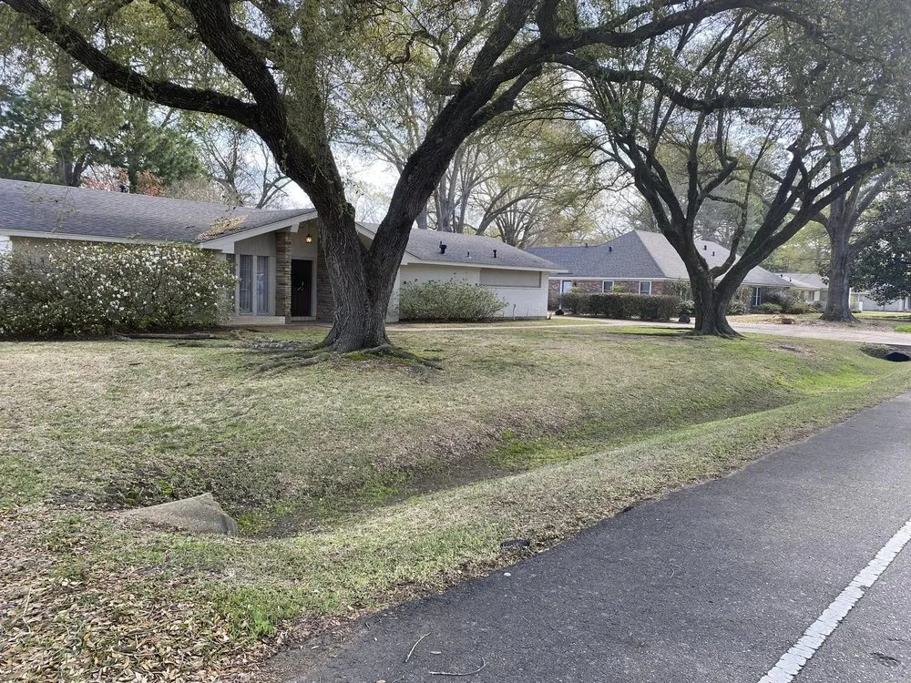 Trusted lawn mowing service in West Monroe, LA - Pellegrin Lawn Care