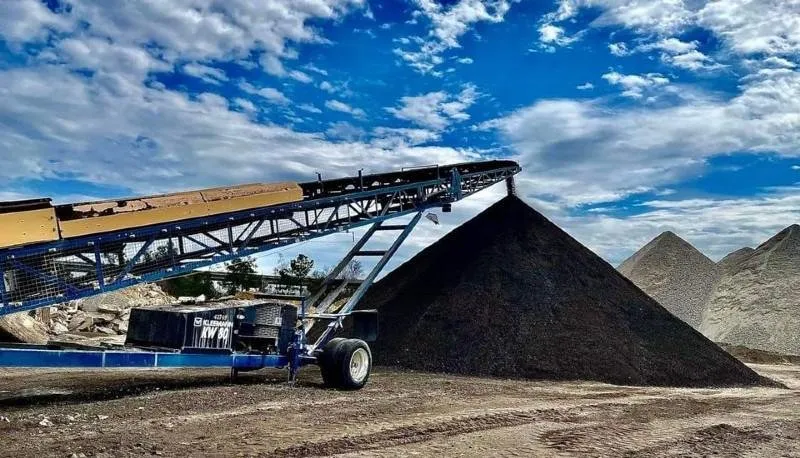 Professional landscape installation for homes in Wilmington, NC by Pelton Aggregates