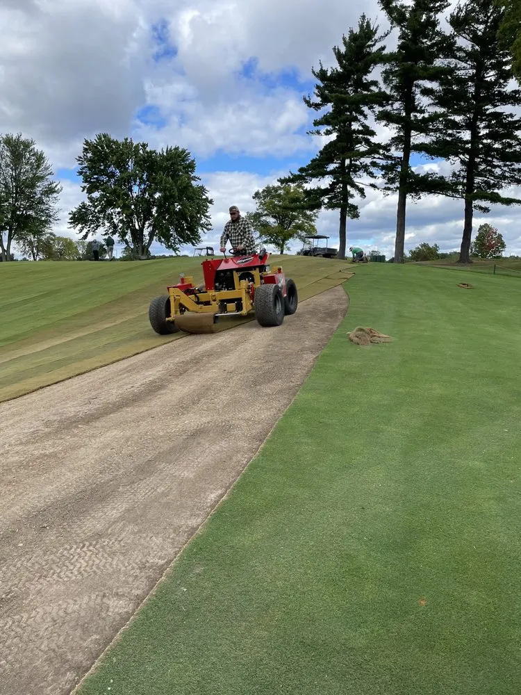 Custom garden landscaping experts serving Livonia, MI - Peltz Sodding