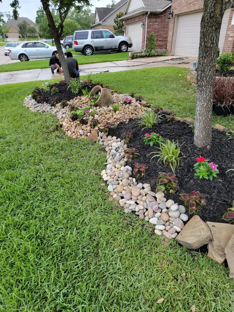 Top-rated lawn mowing service experts serving Houston, TX - Penaloza Lawn Care Services