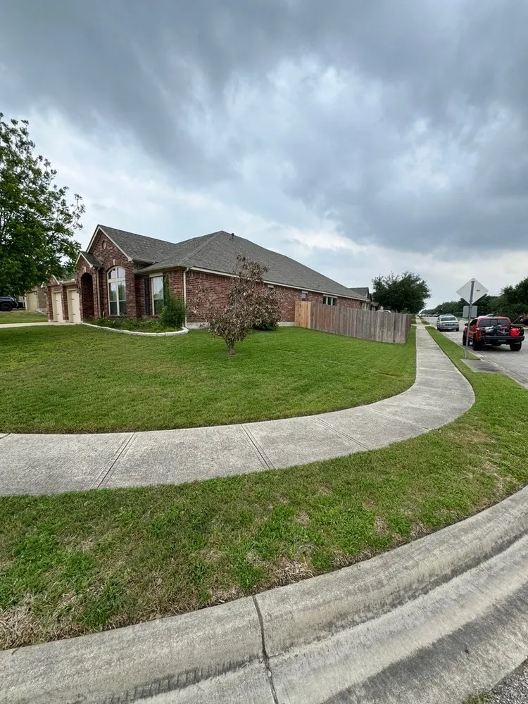 Local outdoor landscaping experts serving Pflugerville, TX - Pena’s Lawn Care