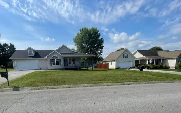 Pence’s Lawn Care Logo