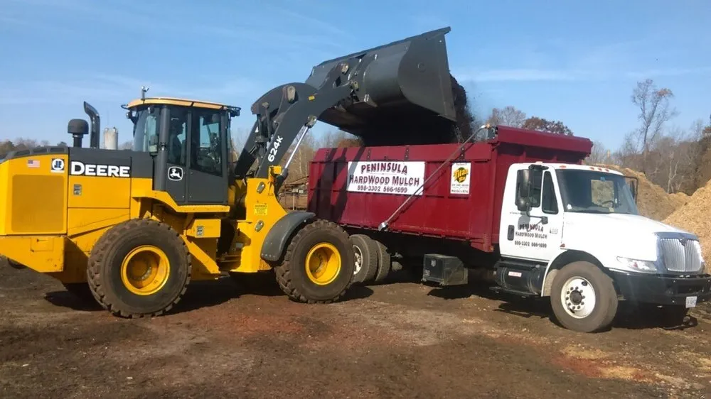 Expert yard maintenance in Toano, VA - Peninsula Hardwood Mulch