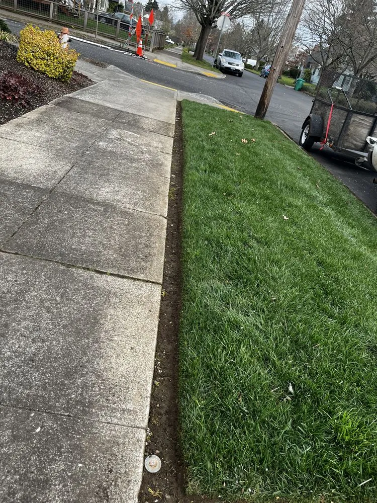 Local lawn mowing service experts serving Oregon City, OR - Pensmore landscaping