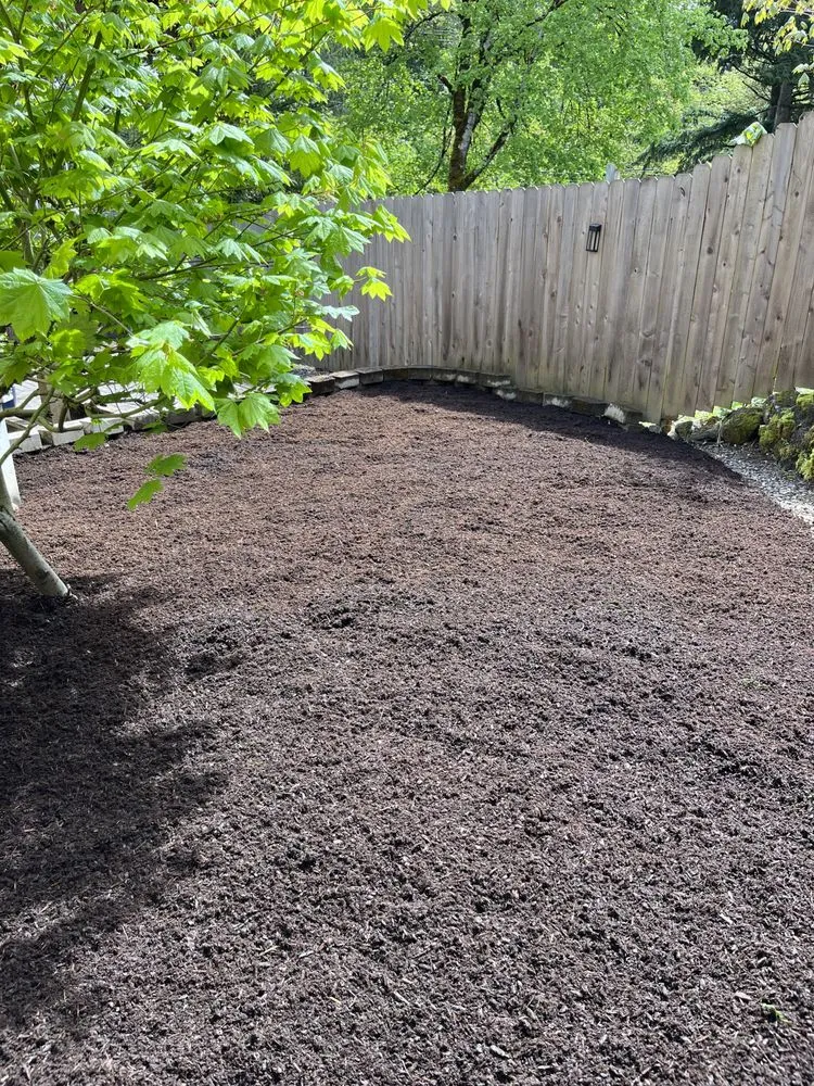 Professional garden landscaping in Oregon City, OR by Pensmore landscaping