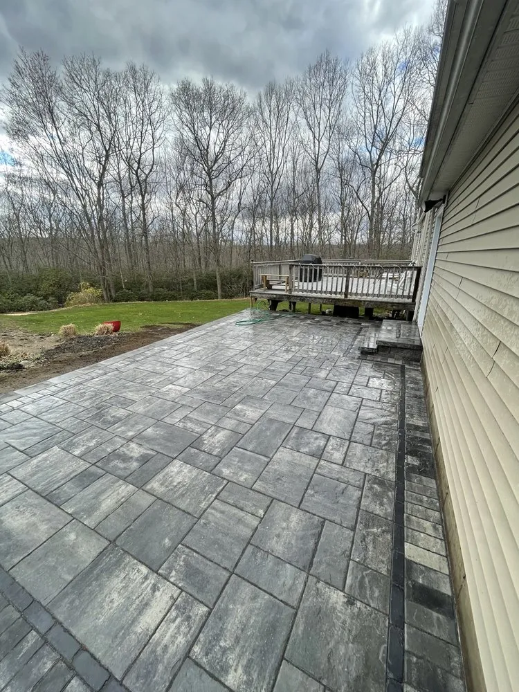 Custom lawn mowing service experts serving Norwich, CT - Pepas Hardscapes & Design