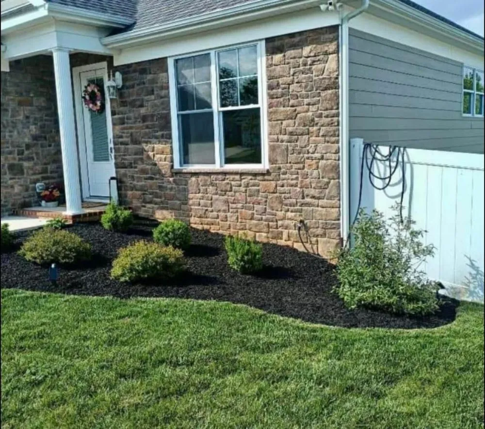 Expert garden landscaping in Keene, TX by Pepe´s Lawn Service