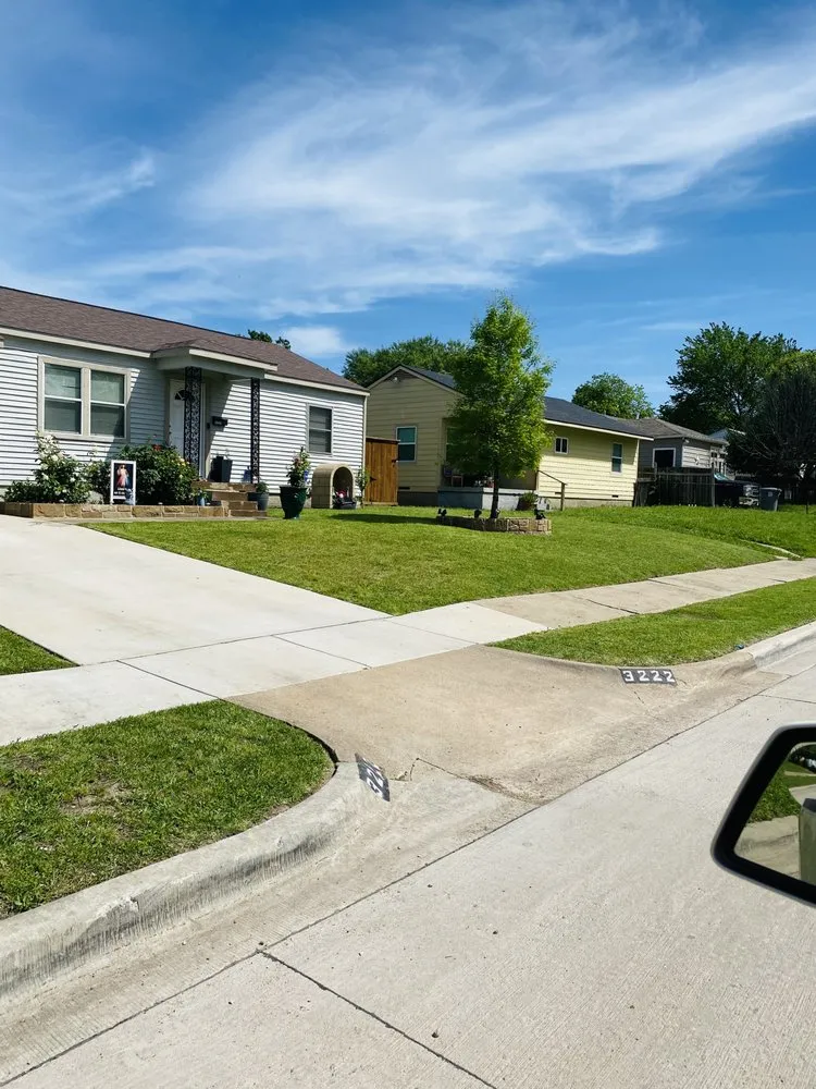 Custom yard maintenance experts serving Red Oak, TX - Peralta Lawn Service