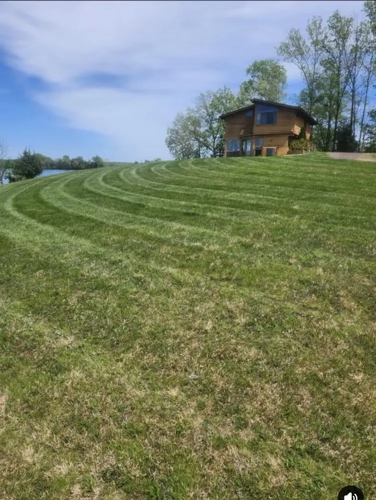 Trusted yard cleanup service for beautiful yards across Hoffman Estates, IL - Peraza Landscaping