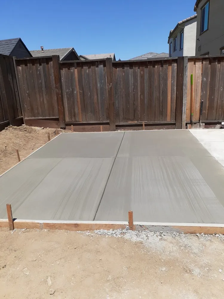 Custom yard cleanup service for year-round maintenance across Antioch, CA - Perea's Landscaping