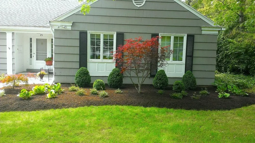 Custom landscaping services experts serving Farmington, NY - Perennial Lawn and Landscape