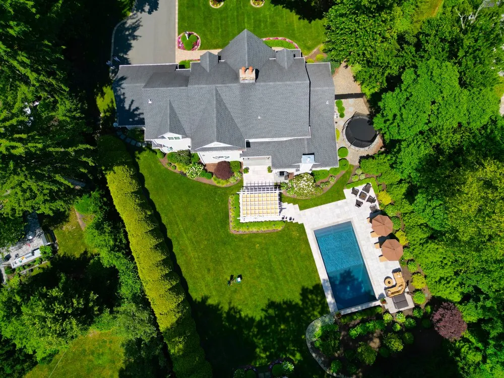 Reliable yard cleanup service in Wyckoff, NJ by Perennial