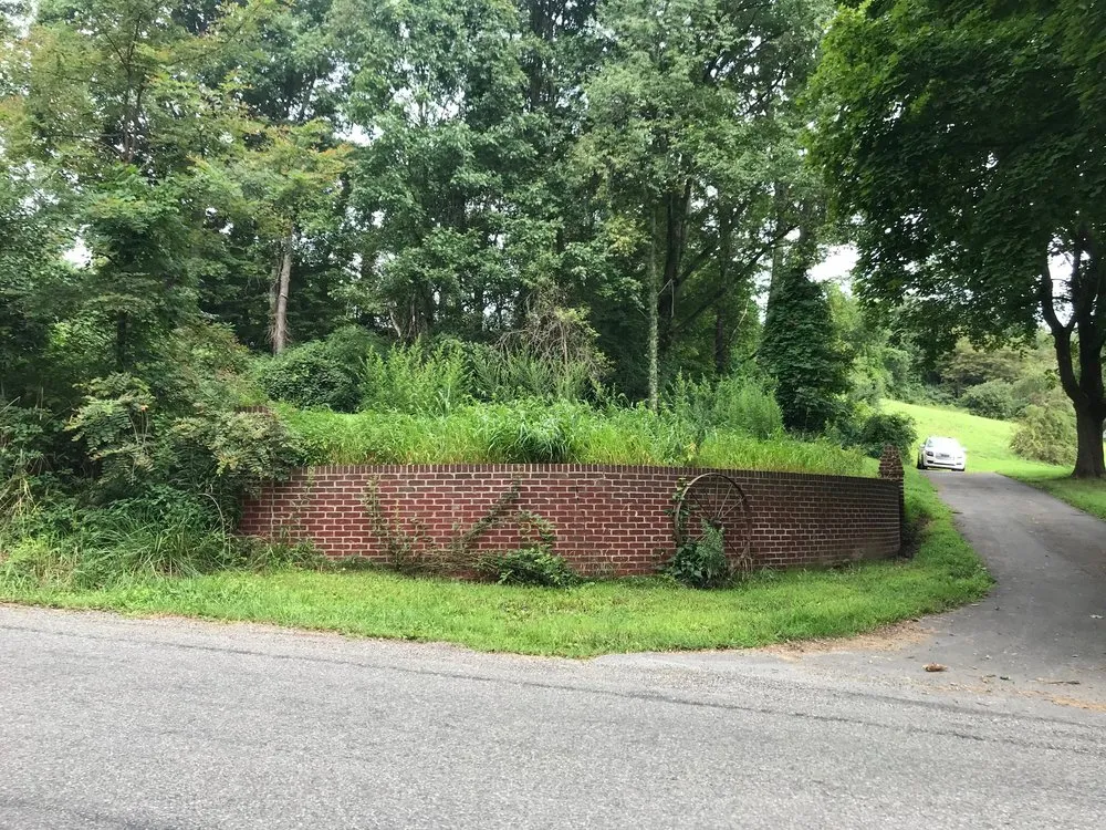 Affordable lawn mowing service experts serving Latrobe, PA - Perennial Yard