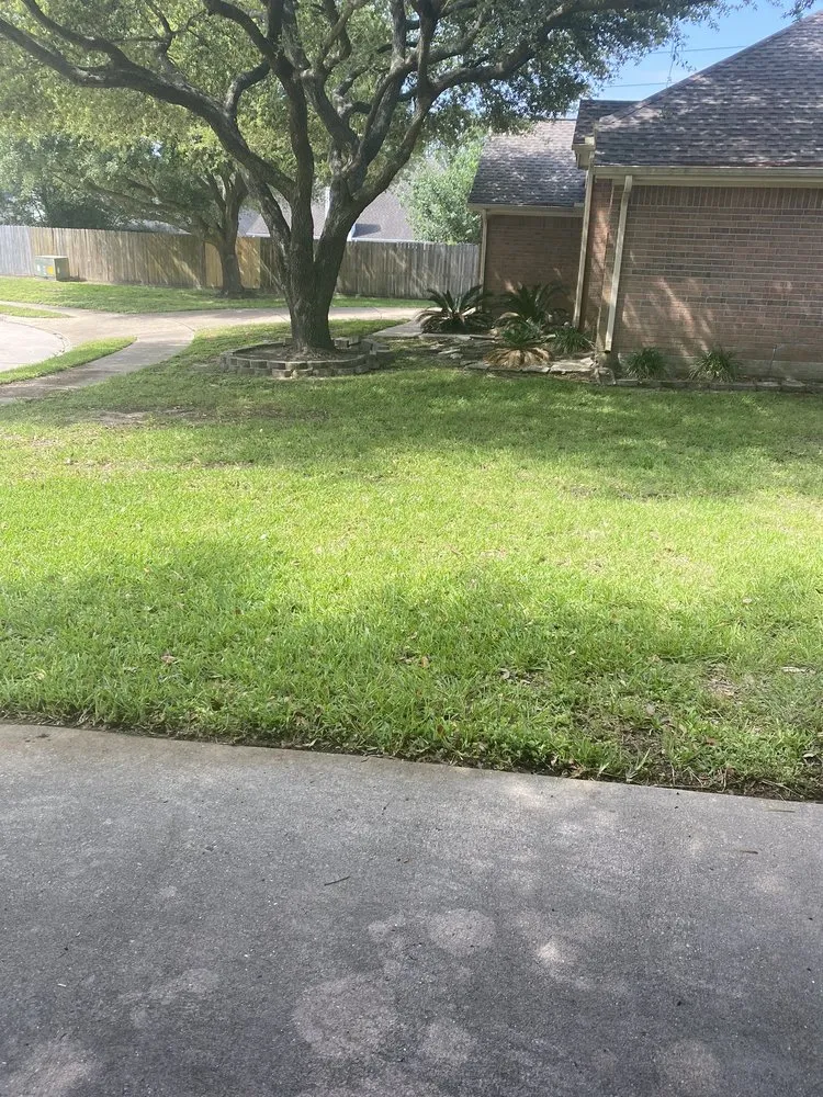 Custom residential landscaping in Houston, TX - Perez Family Lawn Service