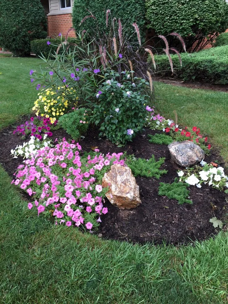 Affordable residential landscaping experts serving Des Plaines, IL - Perez Landscaping & Maintenance
