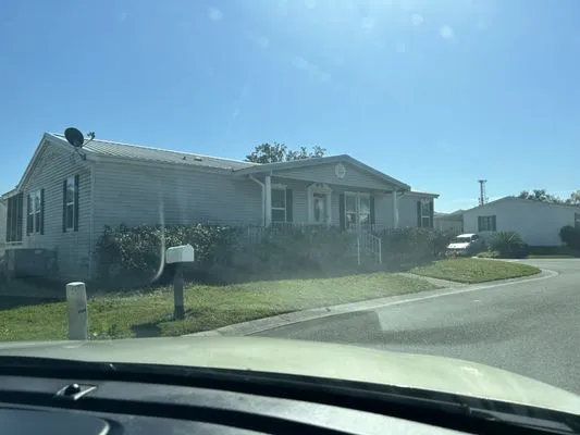 Perez Landscaping Logo