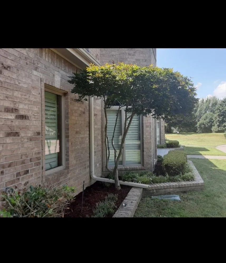 Custom residential landscaping for homes in Bartlesville, OK by Perez Lawn & Landscaping