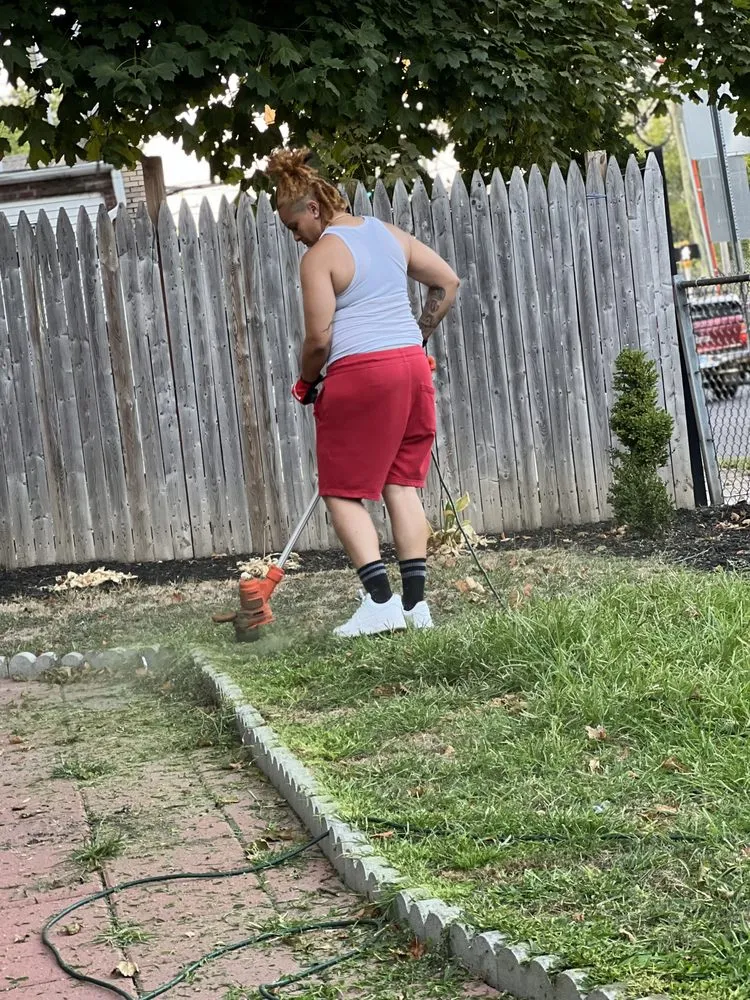 Top-rated lawn care service in Stamford, CT by Perez Lawn Maintenance