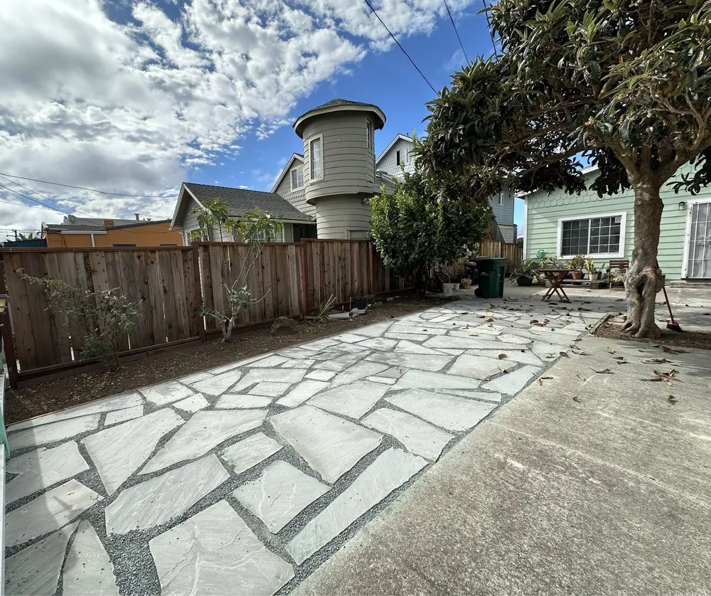 Professional lawn care service experts serving Oakland, CA - Perez Tree Service