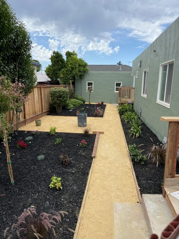 Professional garden landscaping in Oakland, CA by Perez Tree Service