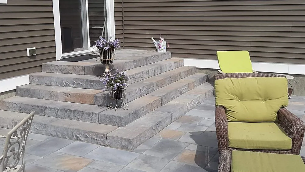 Expert lawn mowing service experts serving Colchester, CT - Perfect Curb