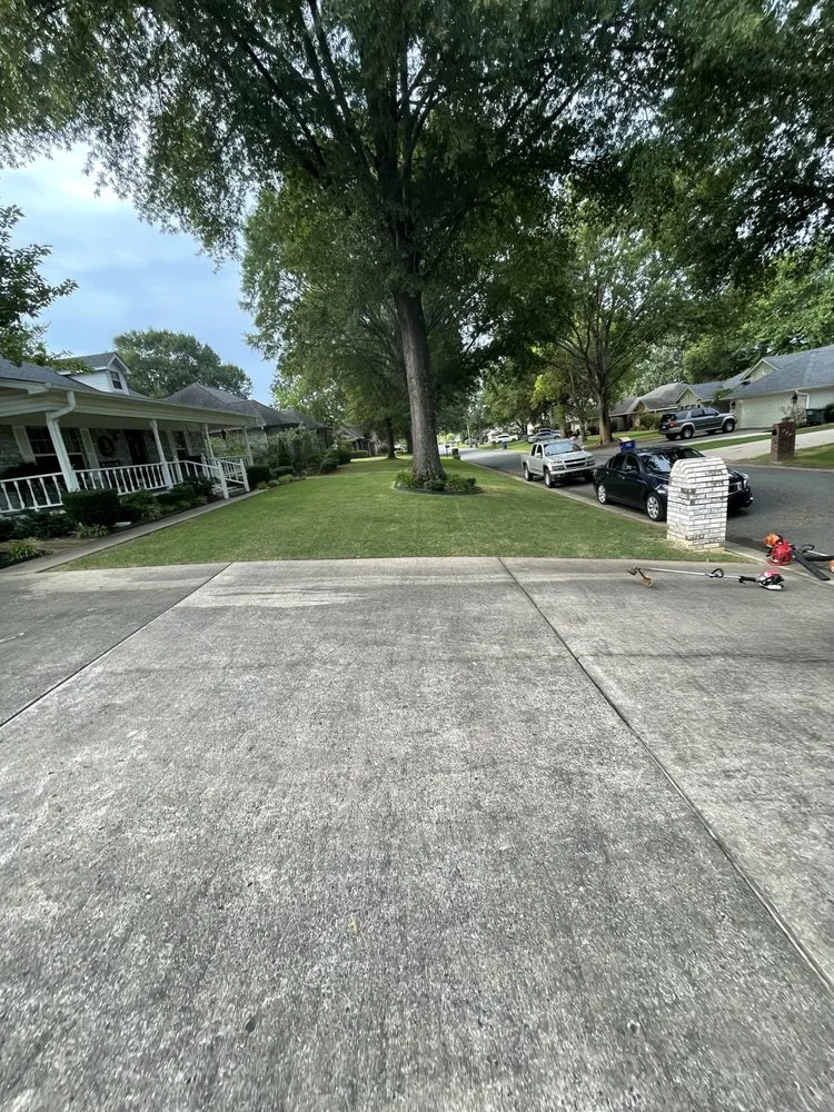 Local lawn care service experts serving Conway, AR - Perfect cuts